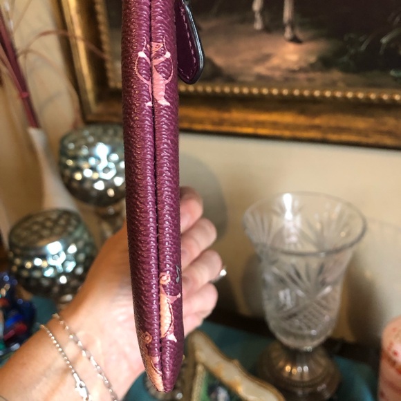 Adorable Authentic Coach Wallet w Little Dancing Mice! Perfect condition. - Picture 8 of 8